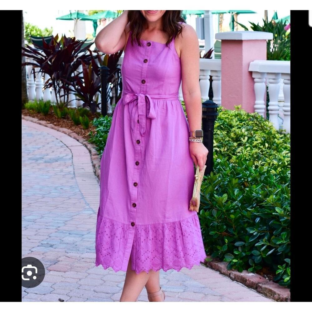 Old Navy Square Neck Button Front Midi Dress
Medium